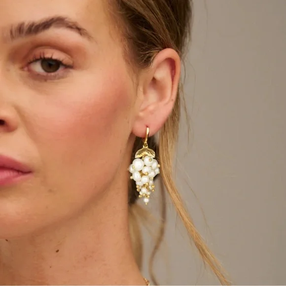 KATE WOOD • Pearl Grapevine Cluster Earrings - Picture 2 of 4